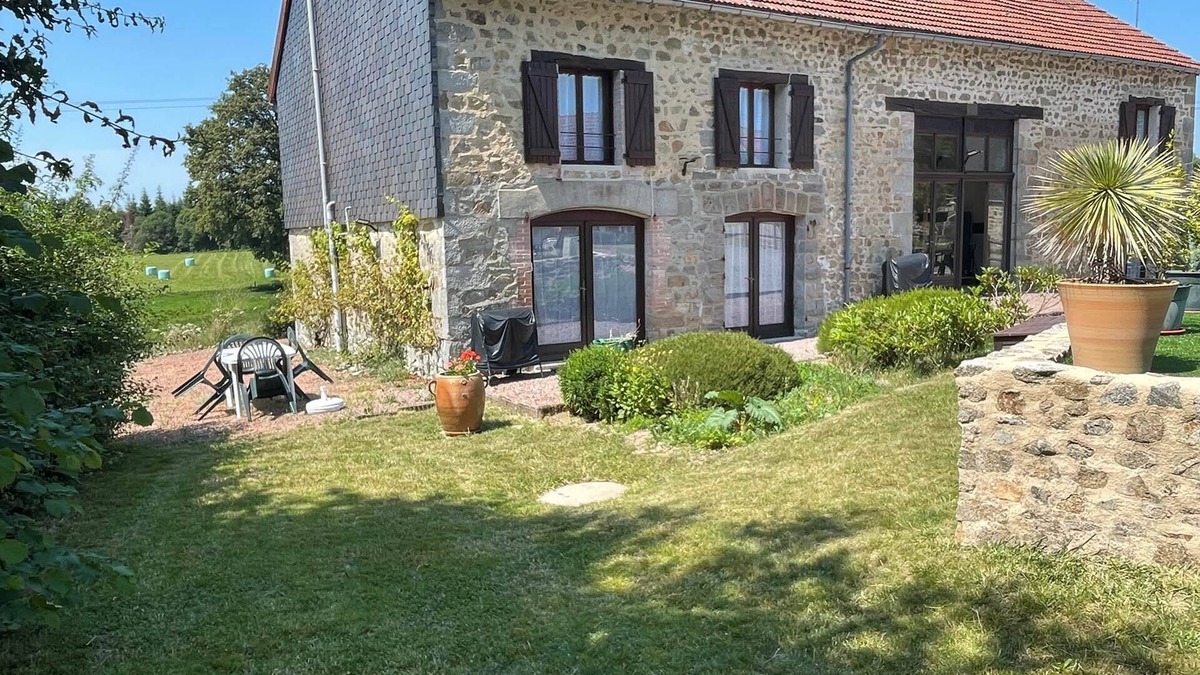 Saint-Dizier-Leyrenne House | The Roseau Gite