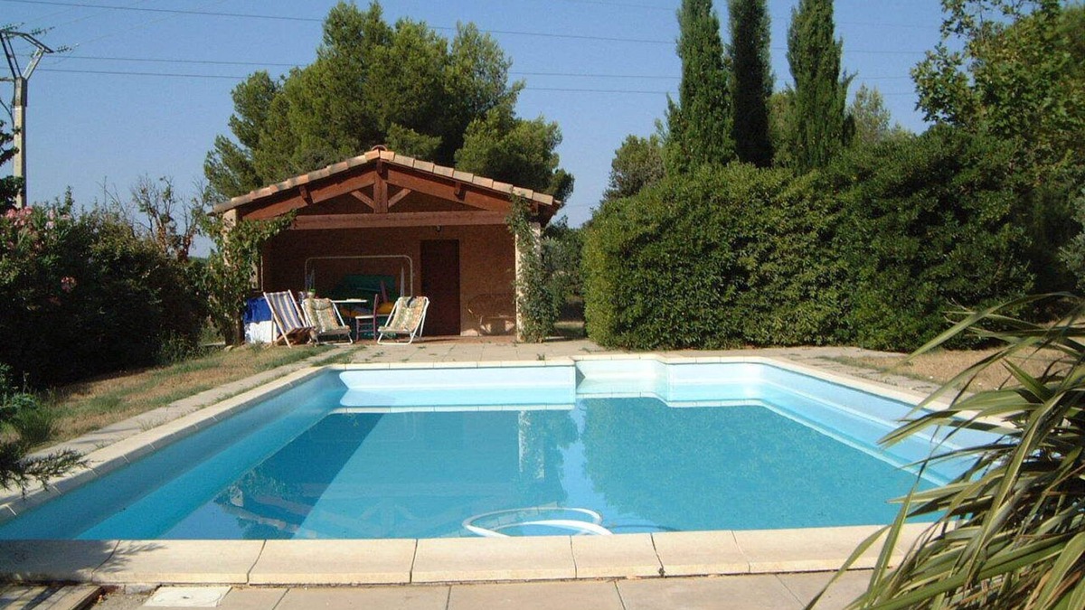 Pelissanne Apartment | The Roucas garden