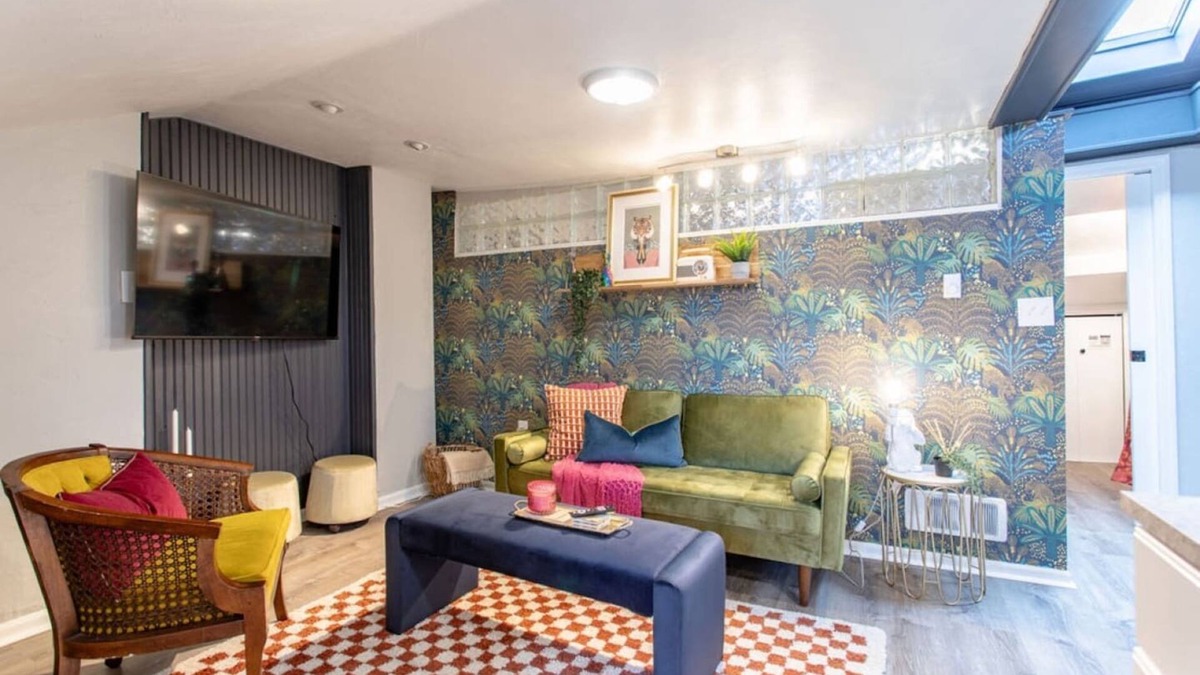 Bloomfield Apartment | The Roxy: Short/Long Term Stay | Park Off-St Free