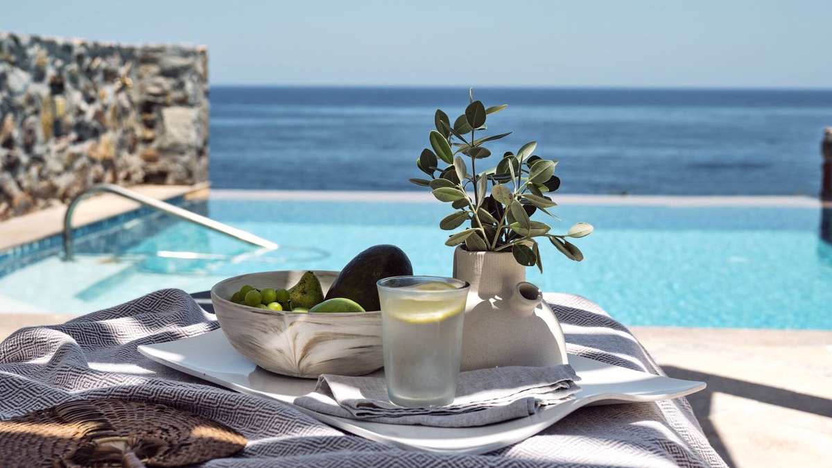 Lavris Hotel | The Royal Blue