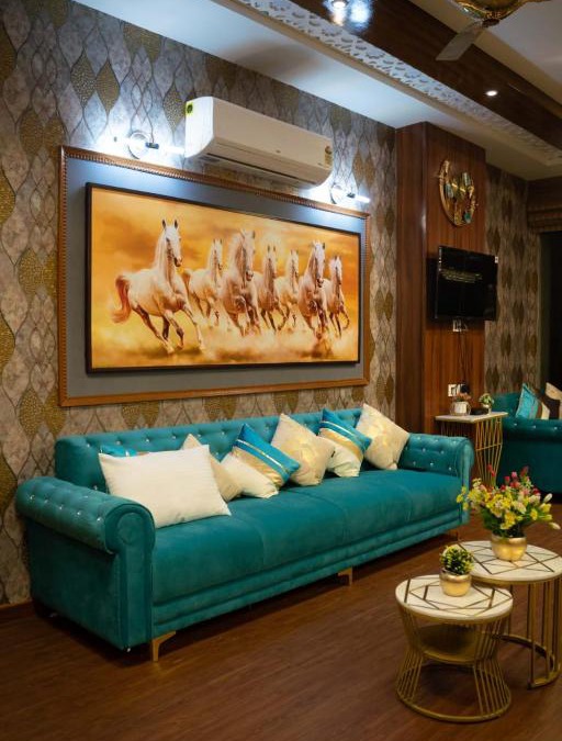 Vallabh Vidhyanagar Hotel | The Royal In