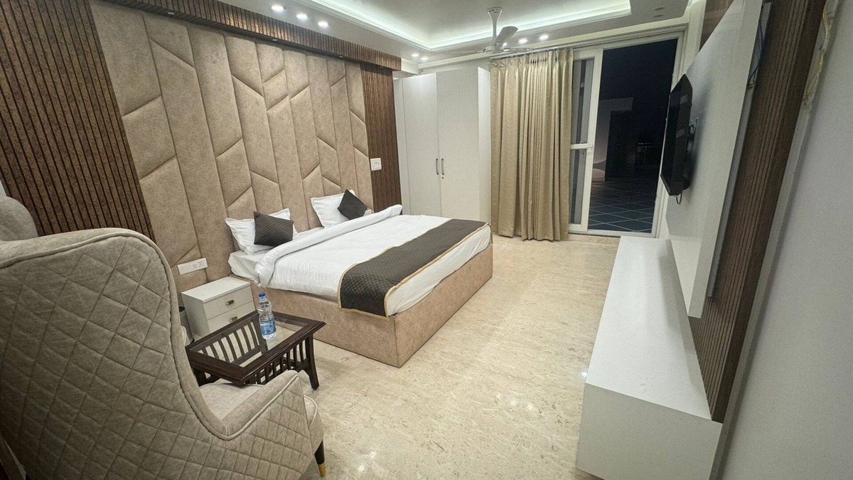 East of Kailash Hotel | The Royal Oakes