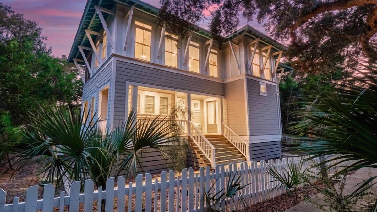 Cape Fear Station House | The Royal Tern. Gorgeous Cape Fear Station Home Near the Ocean