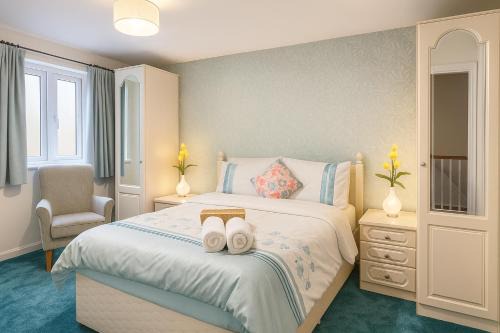 Little Hay House | The RS Inn Cozy Homestay Premium Private Rooms With Parking Near Birmingham Airport, Lake Park For Solo, Couples & Family