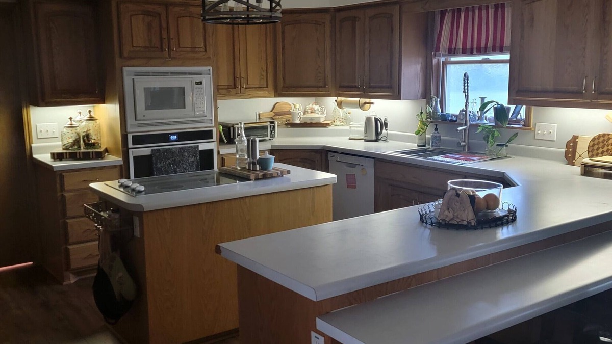 Stillwater House | The Russell House 3 Bed 2.5 Bath Home in Stillwater 1.5 miles to OSU