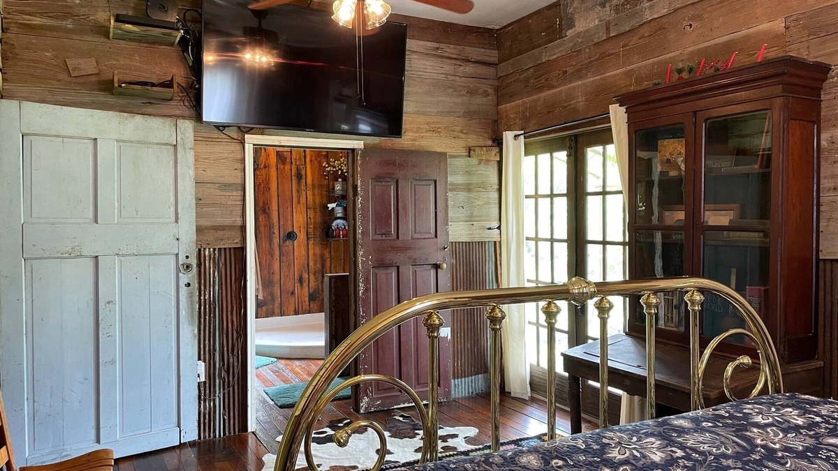 Mart House | The Rustic Hideaway - Pool & 2 Hot Tubs!