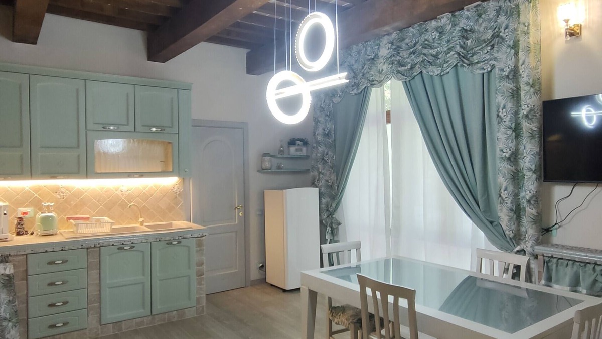 Ponsacco Apartment | THE RUSTIC NEST SUITE