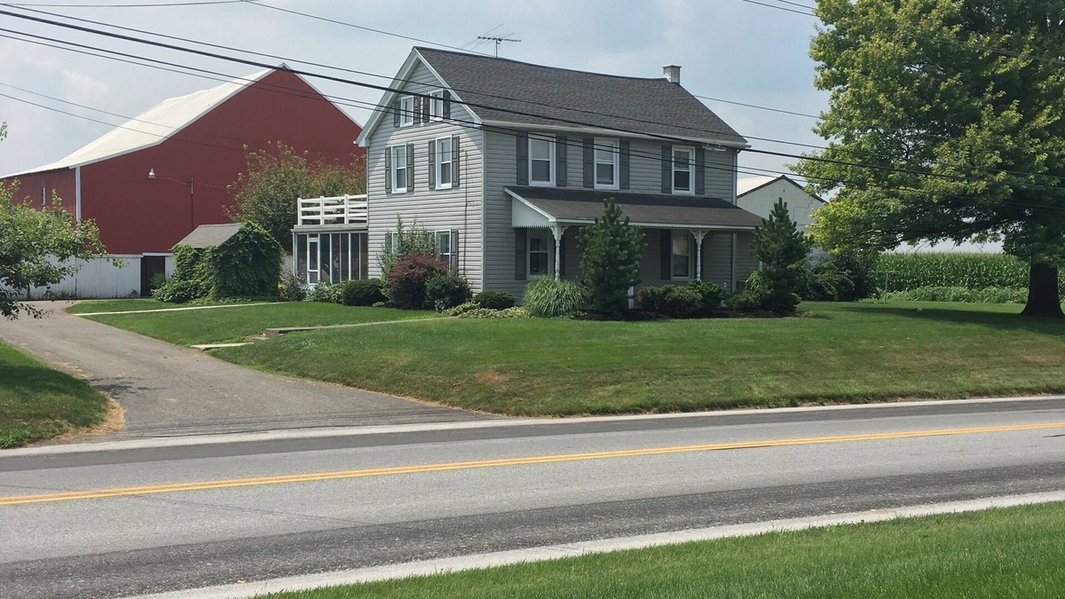 Gap House | The Rustic Old Farmhouse Peaceful home in Amish country,10 min from tourist area