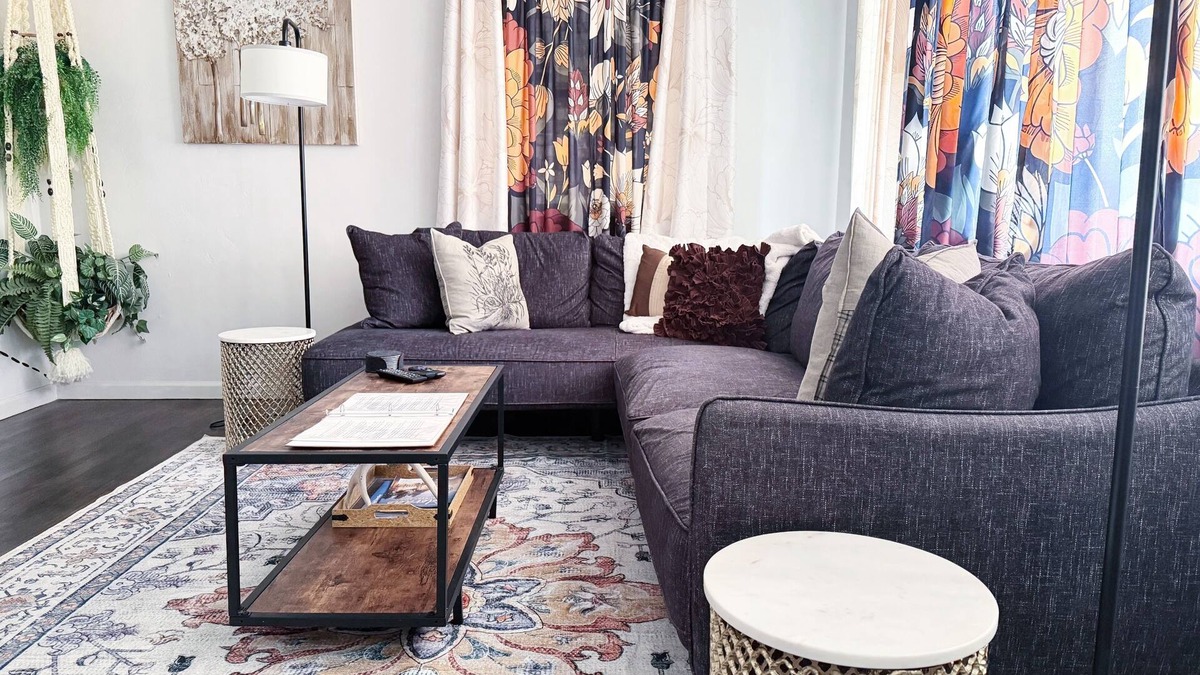 Grand Junction House | The Rustic Retreat! Cute Clean Comfy Ranch House Fire Pit Grill Pet-Friendly