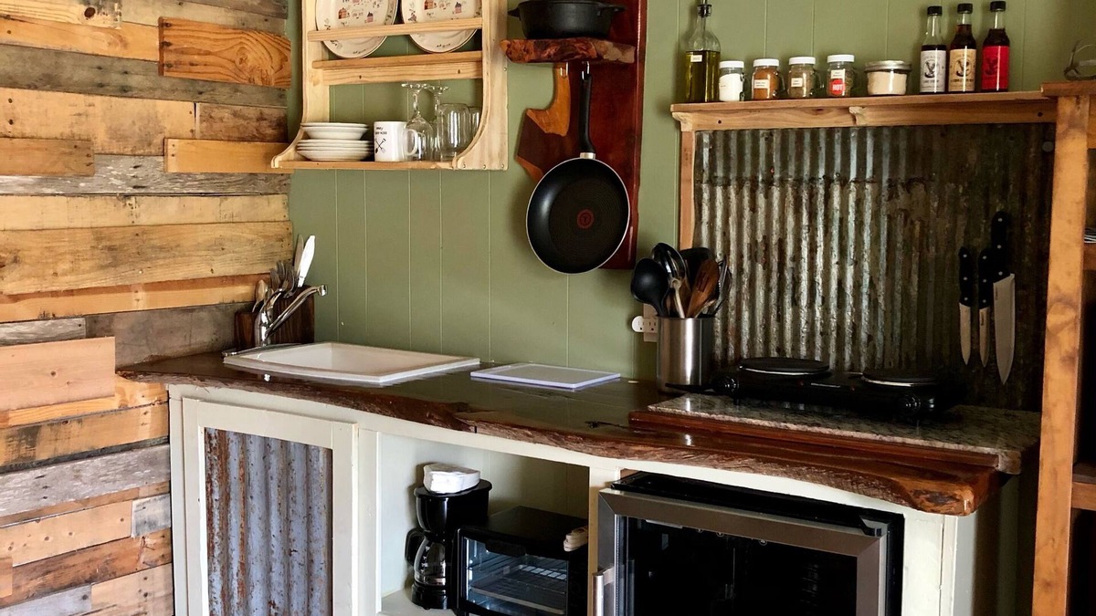 Opelousas Apartment | The Rustic Retreat Studio