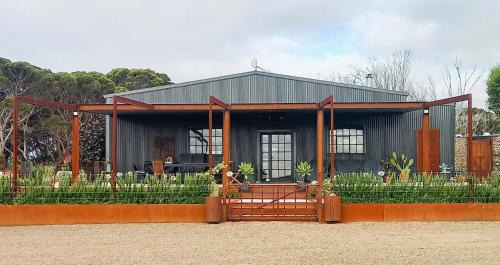 Dudley West House | The Rusty Kangaroo - 2 Premium Couples Retreats - Spectacular Ocean View - Great Hosts