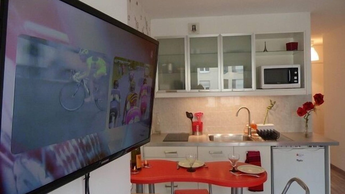 Villette Gare Apartment | The Saint-Antoine Part Dieu station