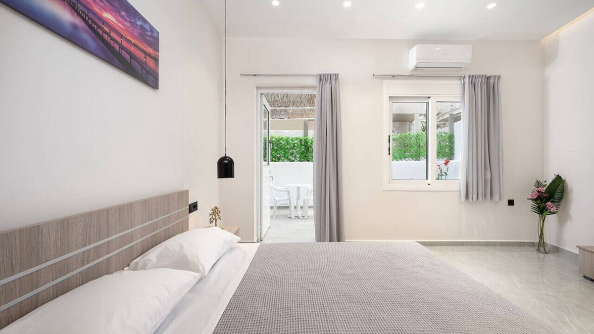 Kos Town Apartment | The Saltwater Suite 1Min Beach