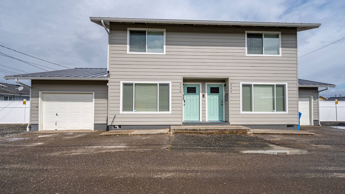 Reedsport House | The Salty Duplex (Left Side)