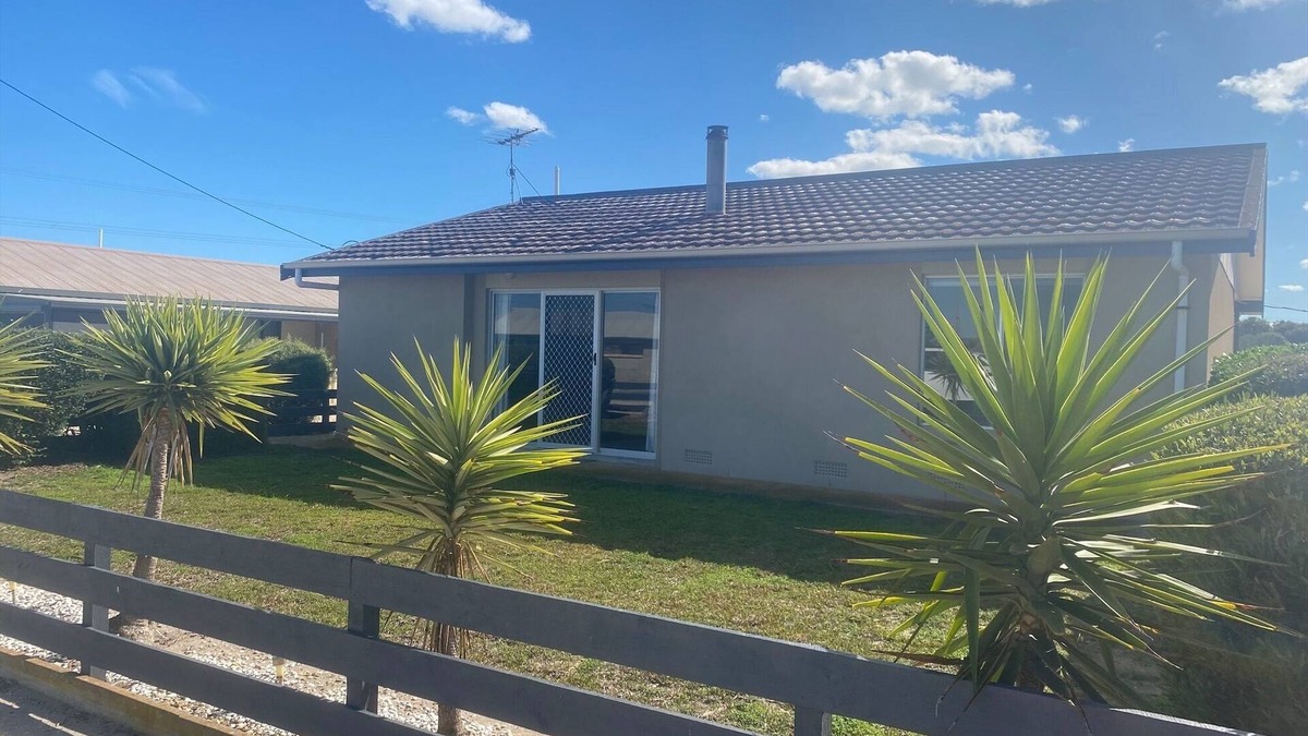 Melville House | The Salty Seabreeze- Dog friendly! Off Peak Special!