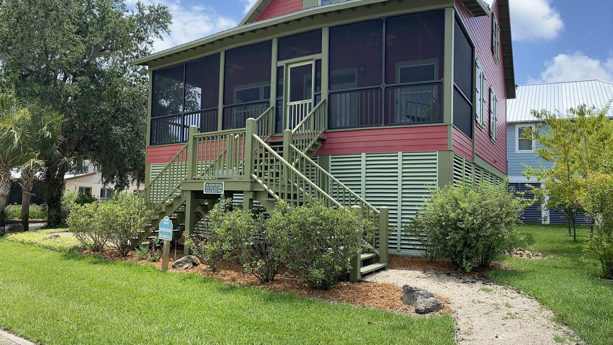 Steinhatchee House | The Salty Siren- Steinhatchee Landing Resort Sleeps 9 -New High Speed Internet