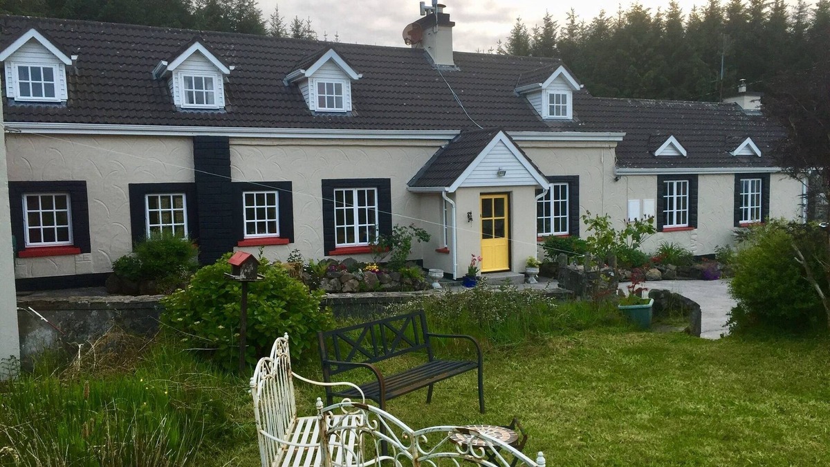 Murroogh House | The Sanctuary: Secluded 5 Bed Cottage sleeps 11