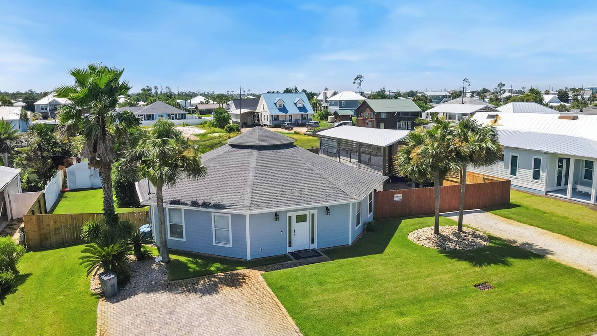 Mexico Beach House | The Sand Dollar is a 3BD/2BA modern home w/pool, fenced in back yard, boat parking!