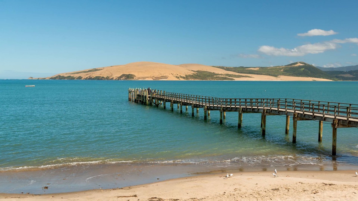 Omapere Hotel | The Sands Hotel