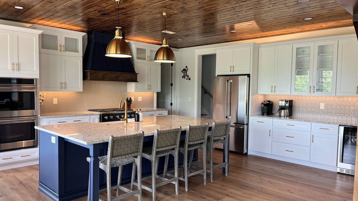 Andersonville House | The Sapphire House- Brand new wide open floor plan! 5BR sleeps 20, w/boat slip