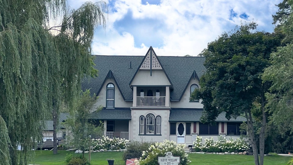 Coboconk Hotel | The Saucy Willow Inn and Cottages
