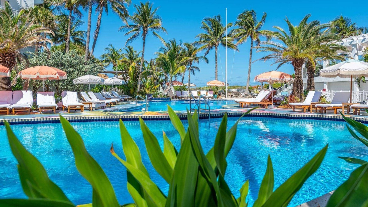 South Pointe Hotel | The Savoy Hotel & Beach Club