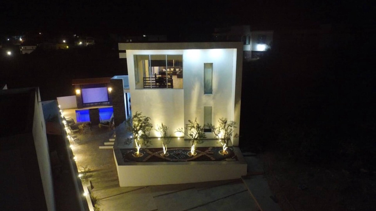 San Carlos House | The Scenery, cinema ocean view and pool bar.