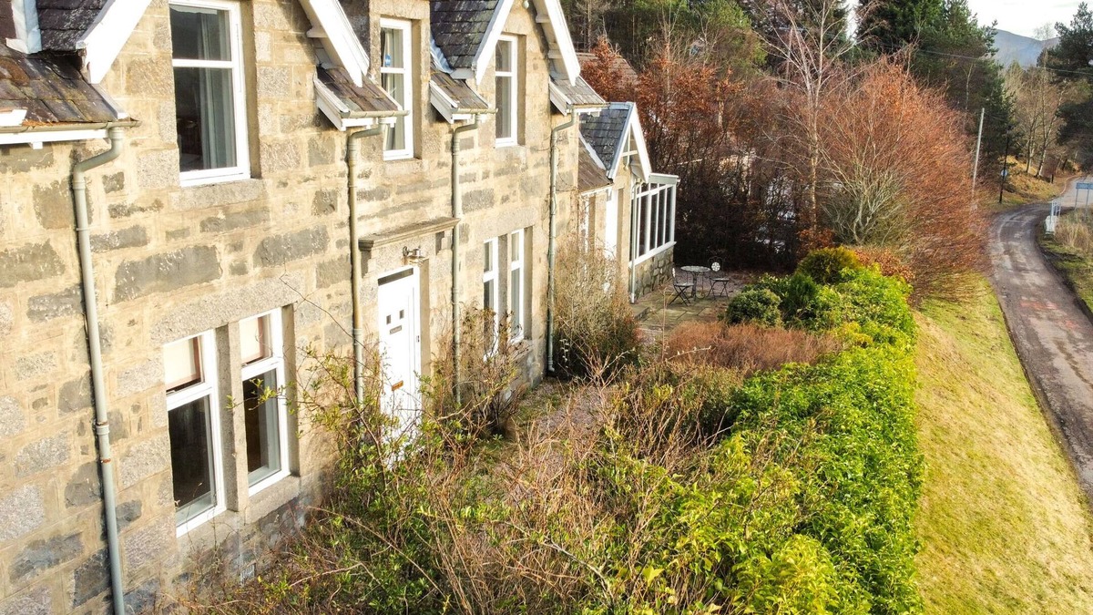 Newtonmore Cottage | The Schoolhouse, Laggan - large Highland lodge