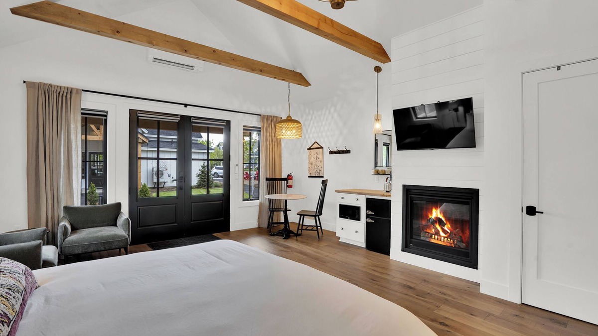 Sisters Hotel | The Scout Boutique Cottages