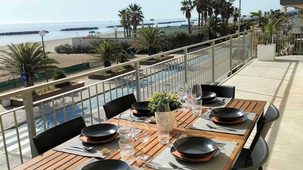 Porto San Giorgio Apartment | The sea in the living room, cozy sea view apartment!