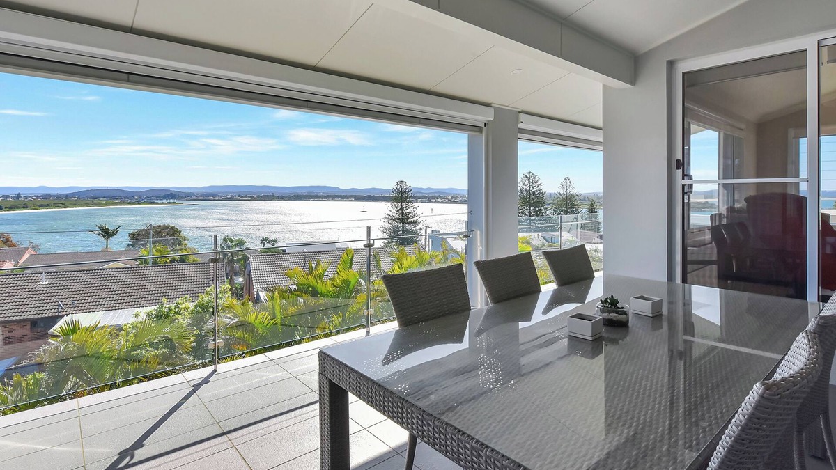 Swansea Heads House | The Sea Serenade - Minutes drive to Caves Beach