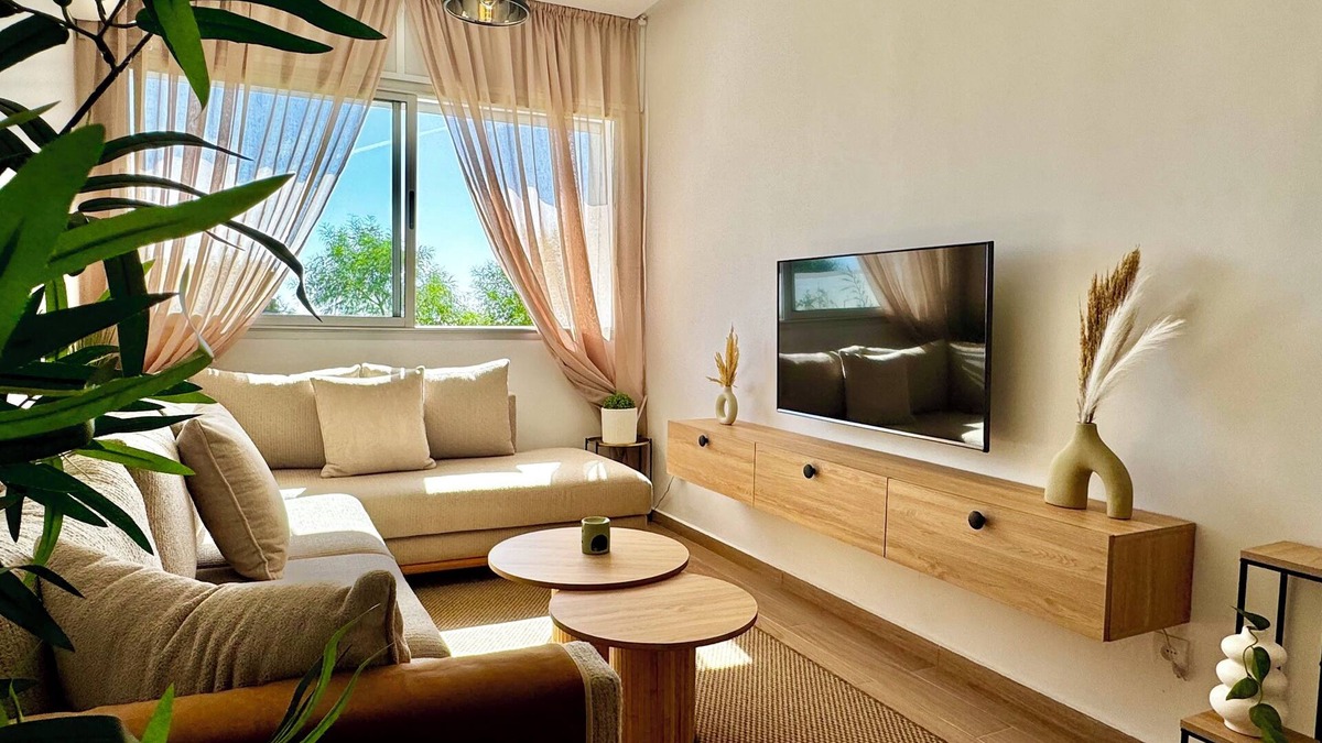 Bni Makada Apartment | The sea view Apartment, beach and corniche on foot, airport 10min away.