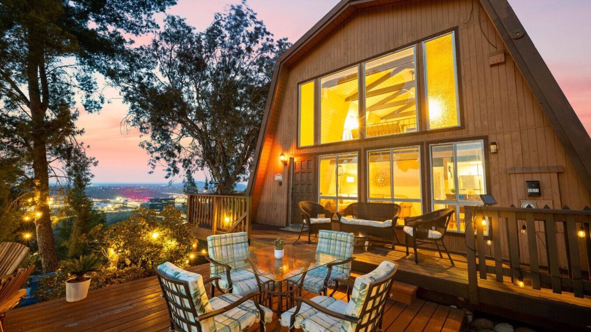 Mission Valley East House | The SeaBarn: Stargazing Hot Tub & Vista Views
