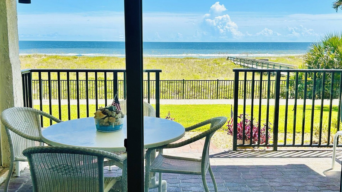 Ocean Cay Apartment | The Seahorse, a beach paradise with swimming pool!