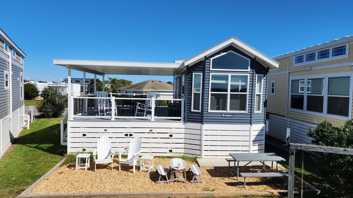 Sandbridge House | The Seashell Shack - Waterfront Tiny House on Back Bay