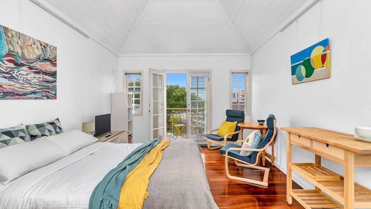 Semaphore Apartment | The Seaside Loft A Breezy Beachside Lifestyle