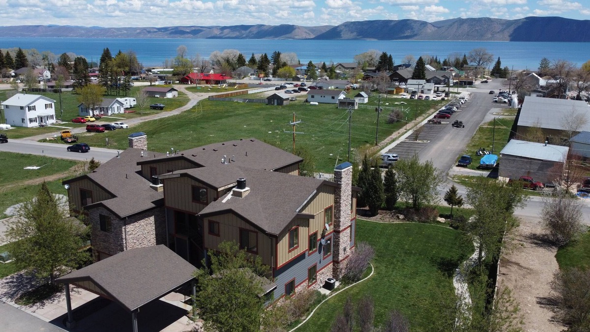 Garden City House | The Seasons - Bonneville (Unit C) - 3 Bedroom 2.5 Bathroom Condo Is Ready For Your Summer Holiday!