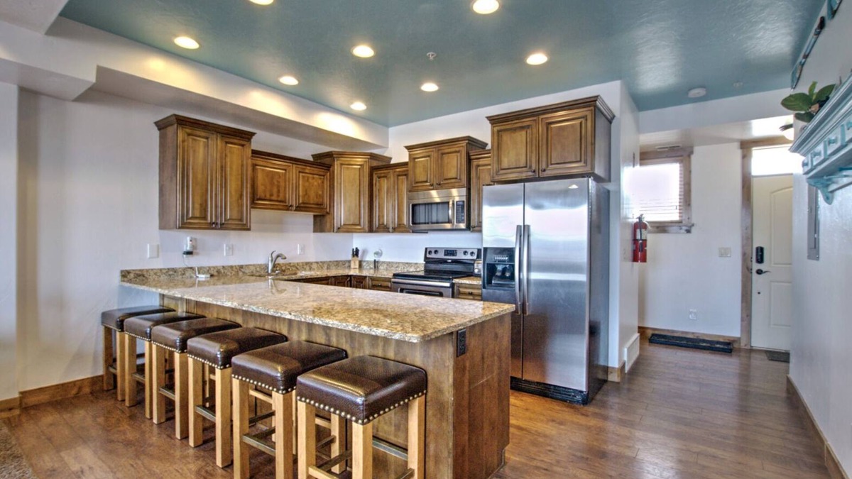 Garden City House | The Seasons - Cisco (Unit E). Large 2 bdrm, 2.5 bath condo in the heart of Garden City!