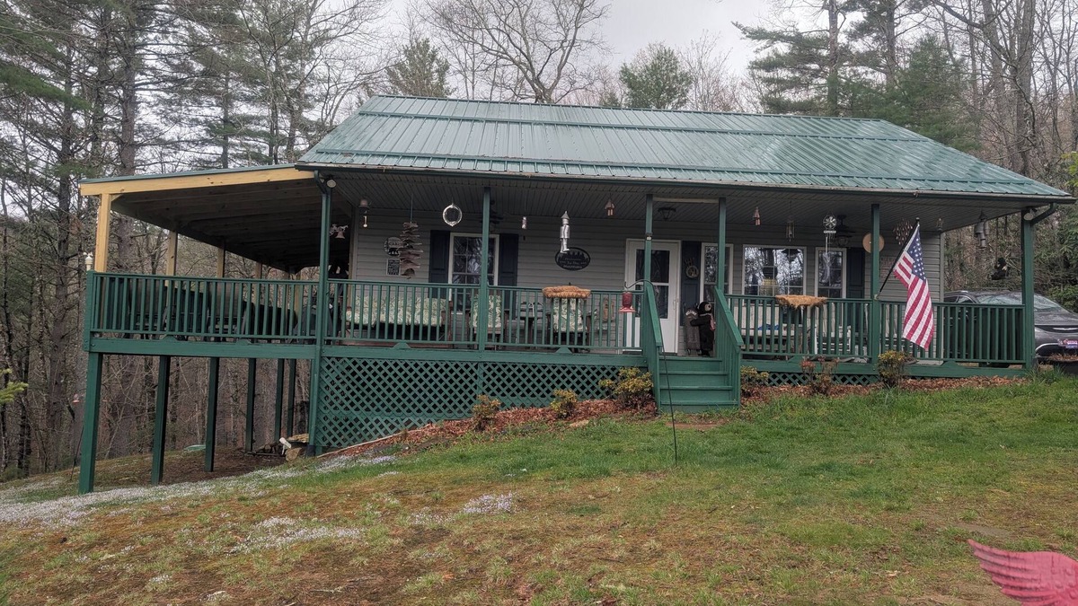 West Jefferson House | The Secluded Hideaway