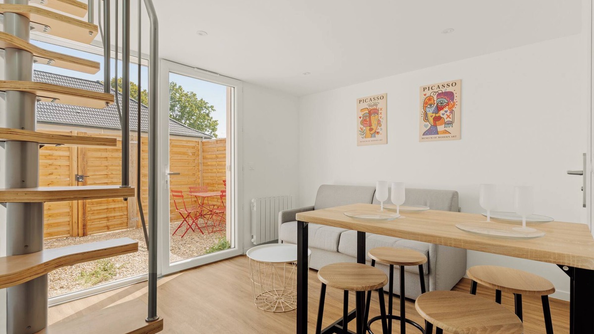 Decines-Charpieu Apartment | The Secret Garden