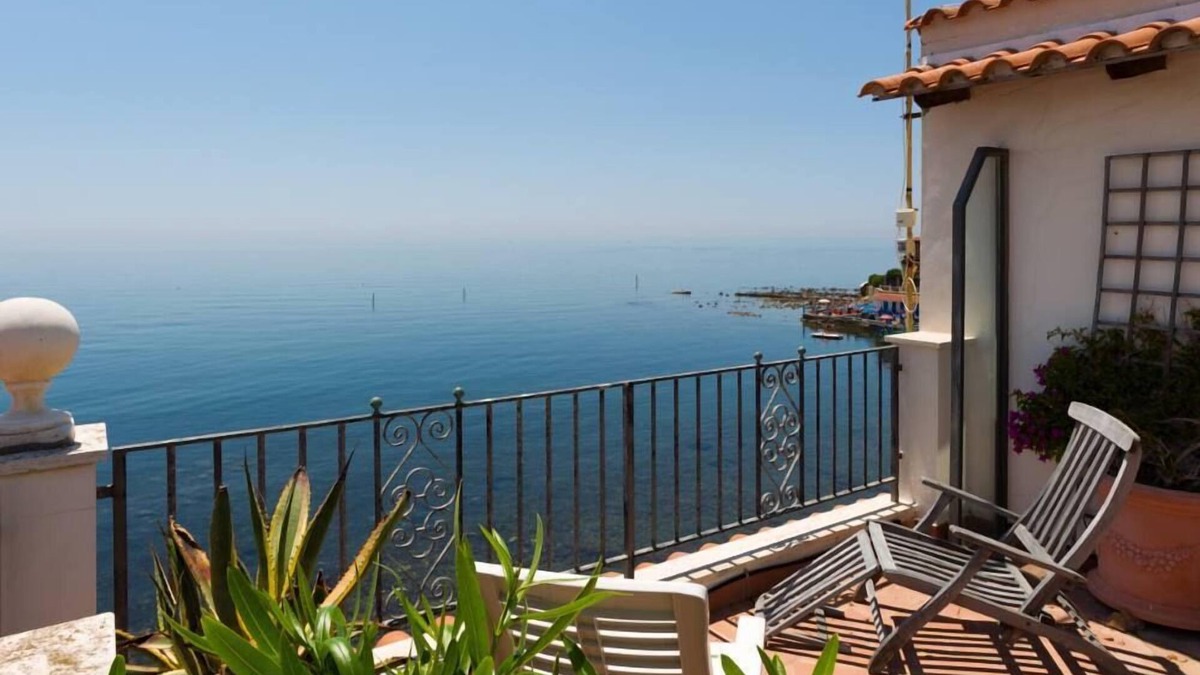 Santa Marinella House | The Secret Garden