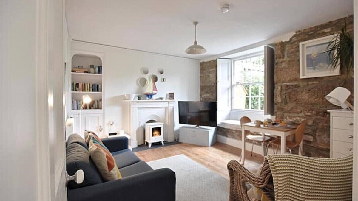 Chysauster Apartment | The Secret Garden - garden apartment full of character, close to sea, parking