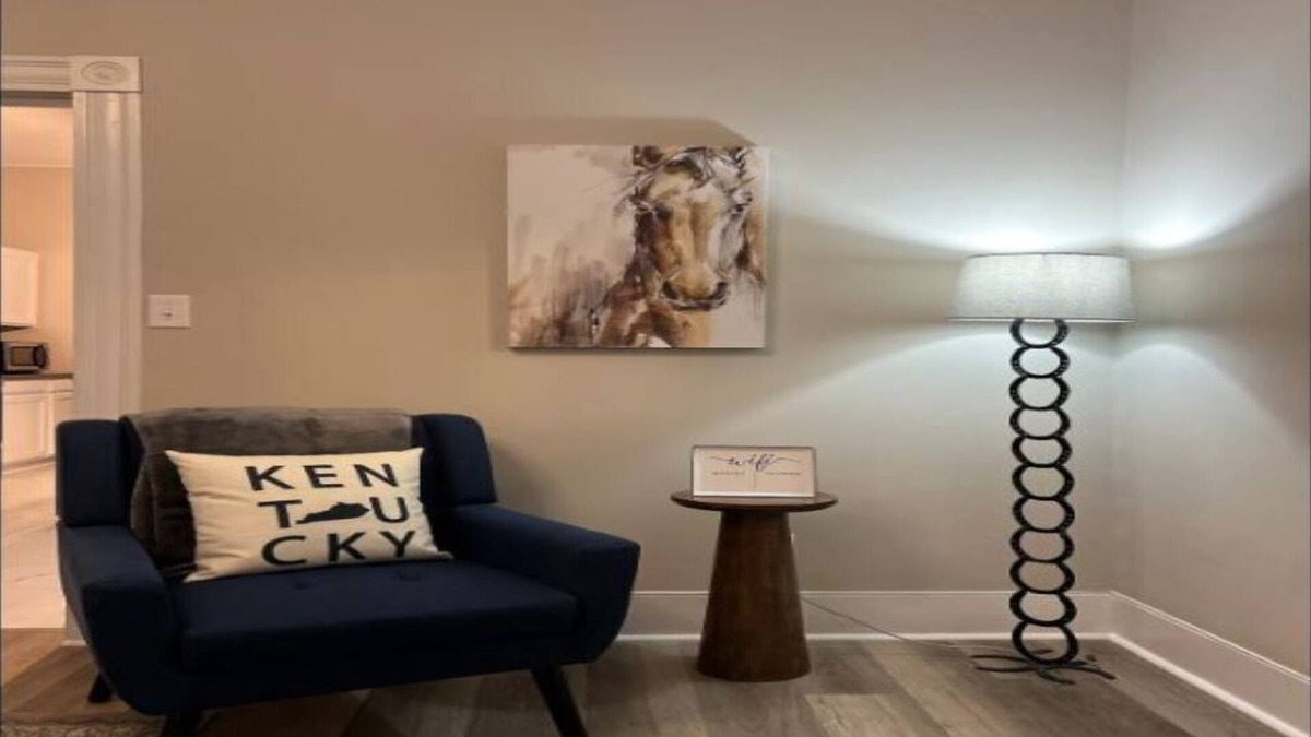 Lawrenceburg Apartment | The Secretariat; A Cozy two bedroom Downtown loft apartment