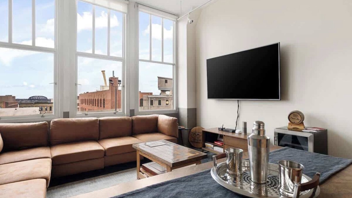 West Main Historic District Apartment | The Secretariat (Downtown Louisville w/River View)