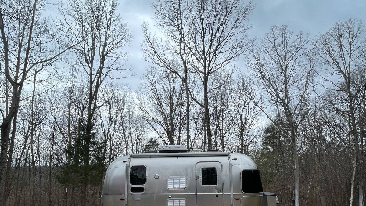 Parsons House | The Self-cAIRSTREAM near TN River