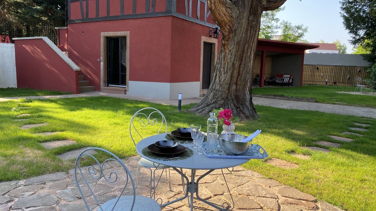 Ostheim Apartment | The Sequoia, an enchantment among trees