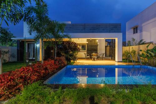 Hosur Apartment | The Serenity Haven by StayJadePrivate PoolLawn