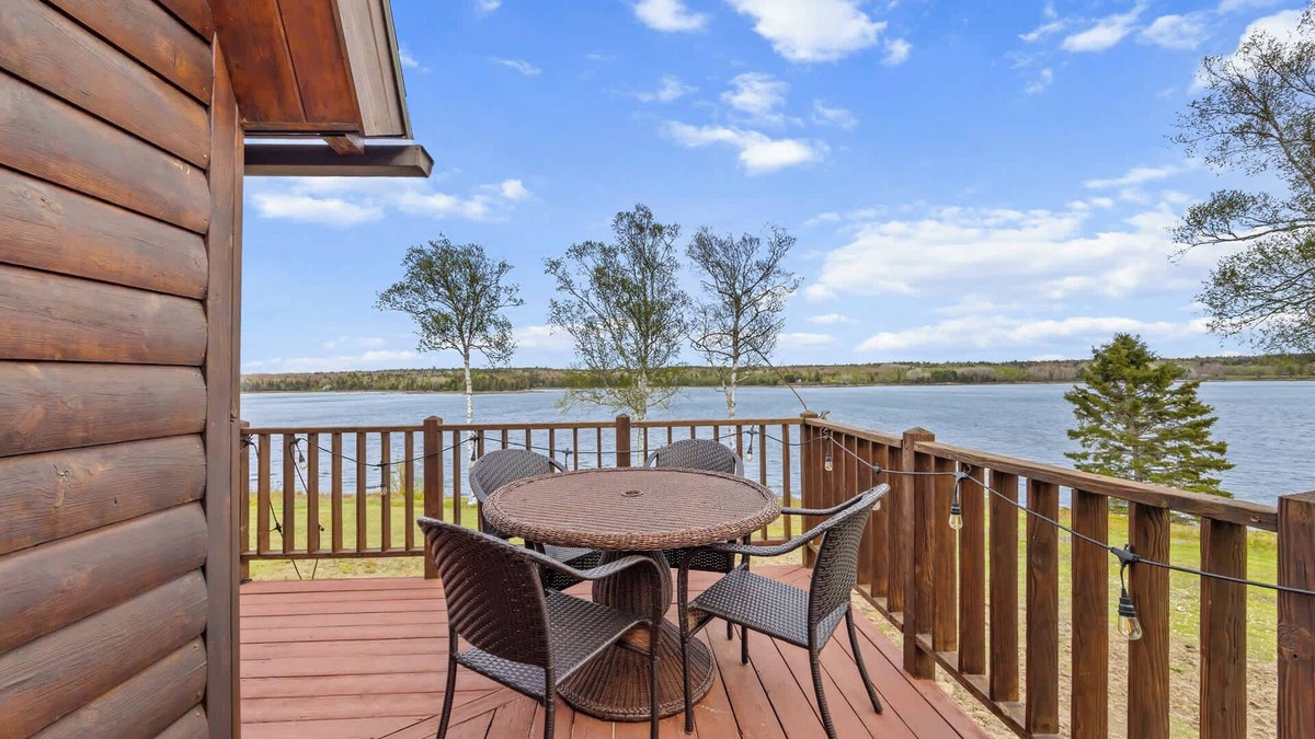 Gouldsboro House | The Shamrock Summary: