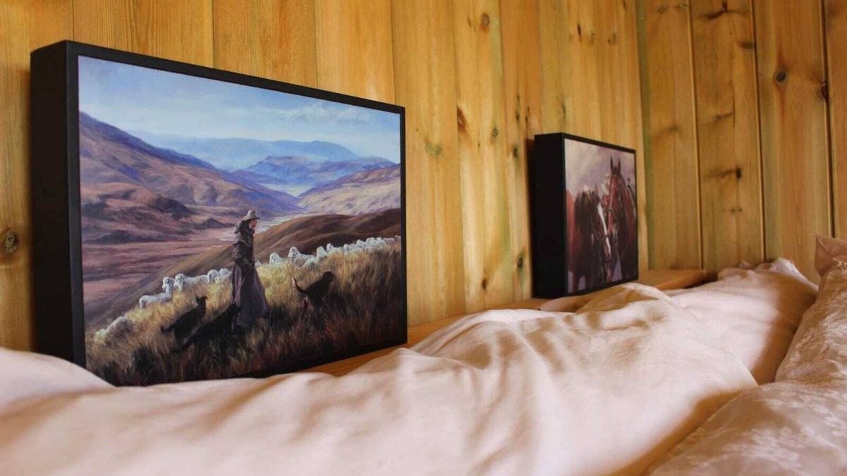 Pentrefelin House | The Shearer's Hut, Sleeps 2, Wood Burner, Fire Pit