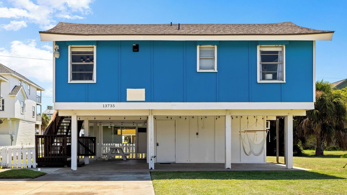 Pirates Beach House | The Shell Shack